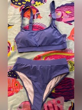 Lavender Two-Piece Bikini Set - Sporty Crop Top & High Waist Bottoms